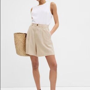 Vintage Linen/Rayon Blend High rise pleated shorts, size 6 • made in USA
